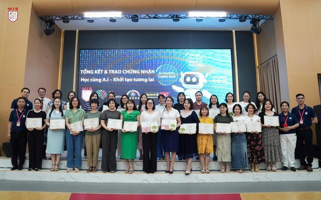 Hà Nội Gần 100 giáo viên thủ lĩnh chung tay định hình tương lai giáo dục trong kỷ nguyên AI với sự kiện AI EmpowerED – Khai mở sức mạnh giáo dục thời AI- Ảnh 18. Hà Nội Gần 100 giáo viên thủ lĩnh chung tay định hình tương lai giáo dục trong kỷ nguyên AI với sự kiện AI EmpowerED – Khai mở sức mạnh giáo dục thời AI- Ảnh 18.