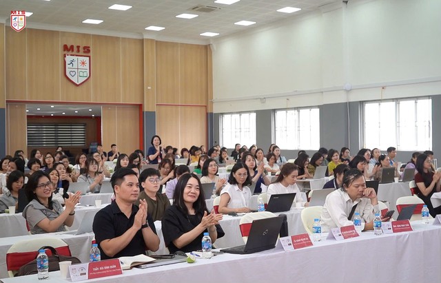 Hà Nội Gần 100 giáo viên thủ lĩnh chung tay định hình tương lai giáo dục trong kỷ nguyên AI với sự kiện AI EmpowerED – Khai mở sức mạnh giáo dục thời AI- Ảnh 4. Hà Nội Gần 100 giáo viên thủ lĩnh chung tay định hình tương lai giáo dục trong kỷ nguyên AI với sự kiện AI EmpowerED – Khai mở sức mạnh giáo dục thời AI- Ảnh 4.