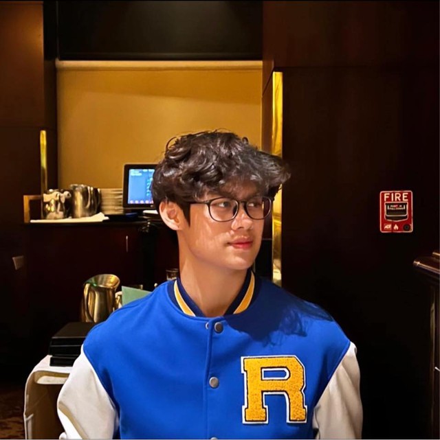 "Nữ hoàng ảnh lịch" đình đám một thời bất ngờ khoe con trai cực phẩm: Cao 1m80, đẹp trai, đa tài và cực ngoan!- Ảnh 4.