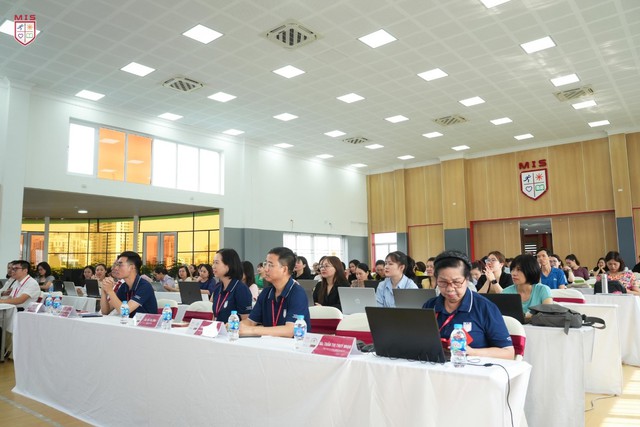 Hà Nội Gần 100 giáo viên thủ lĩnh chung tay định hình tương lai giáo dục trong kỷ nguyên AI với sự kiện AI EmpowerED – Khai mở sức mạnh giáo dục thời AI- Ảnh 5. Hà Nội Gần 100 giáo viên thủ lĩnh chung tay định hình tương lai giáo dục trong kỷ nguyên AI với sự kiện AI EmpowerED – Khai mở sức mạnh giáo dục thời AI- Ảnh 5.