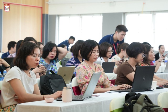 Hà Nội Gần 100 giáo viên thủ lĩnh chung tay định hình tương lai giáo dục trong kỷ nguyên AI với sự kiện AI EmpowerED – Khai mở sức mạnh giáo dục thời AI- Ảnh 7. Hà Nội Gần 100 giáo viên thủ lĩnh chung tay định hình tương lai giáo dục trong kỷ nguyên AI với sự kiện AI EmpowerED – Khai mở sức mạnh giáo dục thời AI- Ảnh 7.