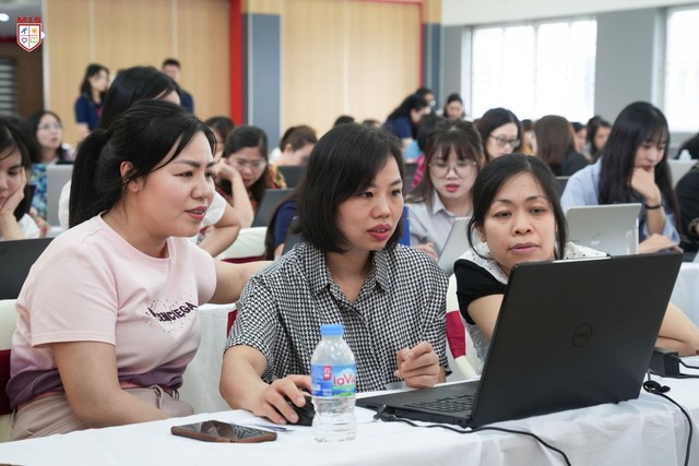 Hà Nội Gần 100 giáo viên thủ lĩnh chung tay định hình tương lai giáo dục trong kỷ nguyên AI với sự kiện AI EmpowerED – Khai mở sức mạnh giáo dục thời AI- Ảnh 12. Hà Nội Gần 100 giáo viên thủ lĩnh chung tay định hình tương lai giáo dục trong kỷ nguyên AI với sự kiện AI EmpowerED – Khai mở sức mạnh giáo dục thời AI- Ảnh 12.