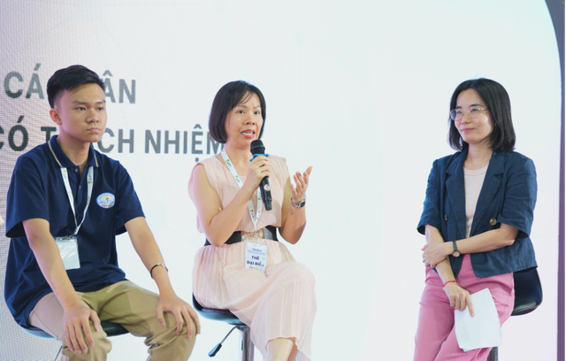 Chị Lê Thị Phương Hoa - Đại diện Phụ huynh. Chị Lê Thị Phương Hoa - Đại diện Phụ huynh.