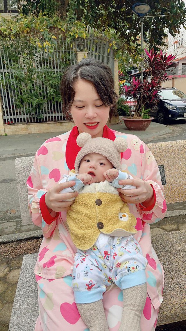 Vật lộn chọn sữa cho con bị dị ứng đạm sữa bò trong điều kiện kinh tế không quá xuất sắc, mẹ bỉm chia sẻ kinh nghiệm để có được 1 em bé 19 tháng nặng 17kg- Ảnh 1.