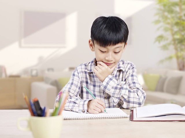 Tương lai con cái “hoá rồng hoá phượng” hay luẩn quẩn cối xay, đều phụ thuộc vào quyết định này của cha mẹ: Hãy cẩn trọng!- Ảnh 2.