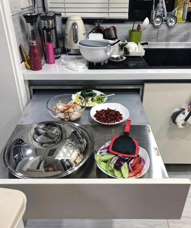 Căn bếp của h&agrave;ng x&oacute;m s&aacute;ng tạo đỉnh cao, nh&igrave;n lại bếp m&igrave;nh chỉ muốn đập đi l&agrave;m lại!- Ảnh 1.