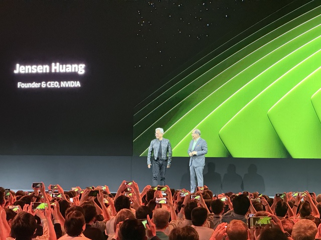 MediaTek công bố định hướng phát triển tại Computex 2025: Một tương lai mà AI ở mọi nơi, dành cho tất cả mọi người- Ảnh 10. MediaTek công bố định hướng phát triển tại Computex 2025: Một tương lai mà AI ở mọi nơi, dành cho tất cả mọi người- Ảnh 10.