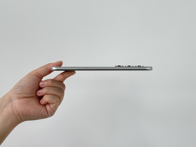 Đ&aacute;p trả Galaxy S25 Edge, h&atilde;ng Trung Quốc rục rịch ra mắt smartphone m&agrave;n h&igrave;nh cong mỏng nhất thế giới- Ảnh 1.