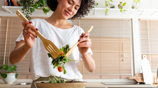 Việt Nam có loại rau rẻ tiền, dễ mua nhưng lại rất giàu sắt và giúp giải nhiệt, bổ máu, đẹp da trong những ngày oi bức- Ảnh 1. Việt Nam có loại rau rẻ tiền, dễ mua nhưng lại rất giàu sắt và giúp giải nhiệt, bổ máu, đẹp da trong những ngày oi bức- Ảnh 1.