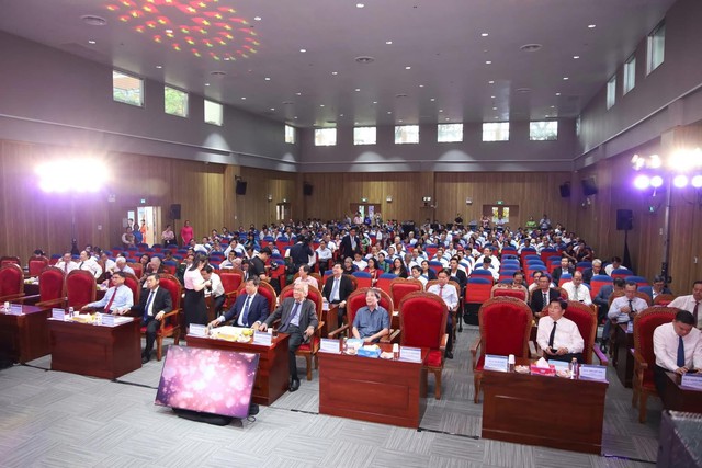 Bệnh viện Ung Bướu Thành phố Hồ Chí Minh kỷ niệm 40 năm thành lập: Hành trình y đức, chuyên sâu và đổi mới vì người bệnh- Ảnh 2. Bệnh viện Ung Bướu Thành phố Hồ Chí Minh kỷ niệm 40 năm thành lập: Hành trình y đức, chuyên sâu và đổi mới vì người bệnh- Ảnh 2.