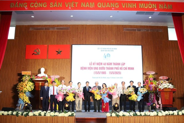 Bệnh viện Ung Bướu Thành phố Hồ Chí Minh kỷ niệm 40 năm thành lập: Hành trình y đức, chuyên sâu và đổi mới vì người bệnh- Ảnh 5. Bệnh viện Ung Bướu Thành phố Hồ Chí Minh kỷ niệm 40 năm thành lập: Hành trình y đức, chuyên sâu và đổi mới vì người bệnh- Ảnh 5.