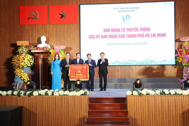 Bệnh viện Ung Bướu Thành phố Hồ Chí Minh kỷ niệm 40 năm thành lập: Hành trình y đức, chuyên sâu và đổi mới vì người bệnh- Ảnh 4. Bệnh viện Ung Bướu Thành phố Hồ Chí Minh kỷ niệm 40 năm thành lập: Hành trình y đức, chuyên sâu và đổi mới vì người bệnh- Ảnh 4.
