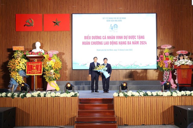 Bệnh viện Ung Bướu Thành phố Hồ Chí Minh kỷ niệm 40 năm thành lập: Hành trình y đức, chuyên sâu và đổi mới vì người bệnh- Ảnh 6. Bệnh viện Ung Bướu Thành phố Hồ Chí Minh kỷ niệm 40 năm thành lập: Hành trình y đức, chuyên sâu và đổi mới vì người bệnh- Ảnh 6.