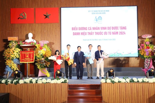 Bệnh viện Ung Bướu Thành phố Hồ Chí Minh kỷ niệm 40 năm thành lập: Hành trình y đức, chuyên sâu và đổi mới vì người bệnh- Ảnh 3. Bệnh viện Ung Bướu Thành phố Hồ Chí Minh kỷ niệm 40 năm thành lập: Hành trình y đức, chuyên sâu và đổi mới vì người bệnh- Ảnh 3.