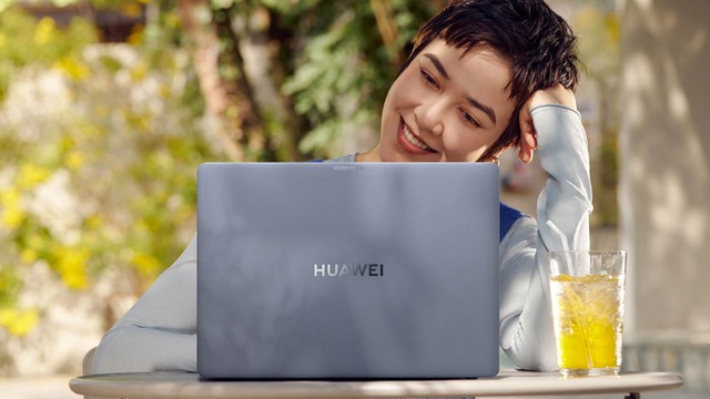 Huawei ra mắt MateBook Pro mới: Laptop chạy HarmonyOS siêu nhẹ chỉ 970g, màn hình OLED 3.1K- Ảnh 3. Huawei ra mắt MateBook Pro mới: Laptop chạy HarmonyOS siêu nhẹ chỉ 970g, màn hình OLED 3.1K- Ảnh 3.