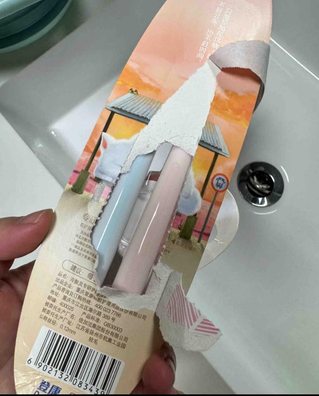 8 loại bao bì bất tiện đến phát điên, dùng mà muốn đập, thật lòng muốn NSX cải thiện!- Ảnh 3. 8 loại bao bì bất tiện đến phát điên, dùng mà muốn đập, thật lòng muốn NSX cải thiện!- Ảnh 3.