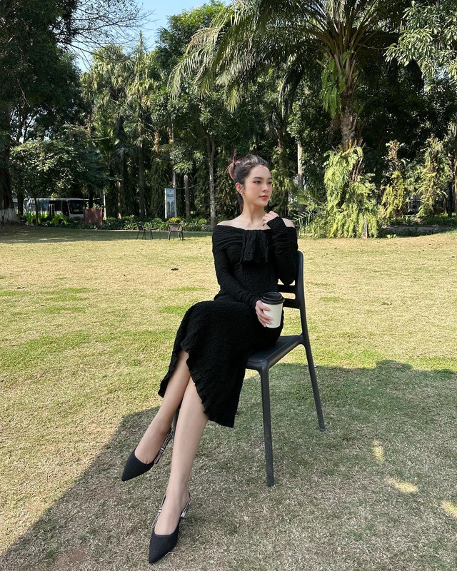 Hóa ra Quỳnh Lương có style diện váy rất đẹp, ai thích lên đồ màu trung tính càng nên tham khảo- Ảnh 5. Hóa ra Quỳnh Lương có style diện váy rất đẹp, ai thích lên đồ màu trung tính càng nên tham khảo- Ảnh 5.