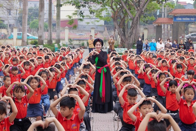 5 MV đạt 200 triệu view nhanh nhất Việt Nam: Hoà Minzy được “quốc dân độ” vươn lên Top 1, Sơn Tùng xếp sau nhân tố tranh cãi- Ảnh 2. 5 MV đạt 200 triệu view nhanh nhất Việt Nam: Hoà Minzy được “quốc dân độ” vươn lên Top 1, Sơn Tùng xếp sau nhân tố tranh cãi- Ảnh 2.