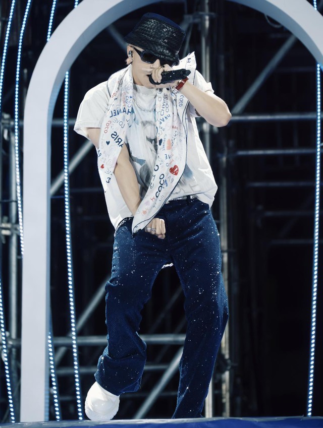 5 MV đạt 200 triệu view nhanh nhất Việt Nam: Hoà Minzy được “quốc dân độ” vươn lên Top 1, Sơn Tùng xếp sau nhân tố tranh cãi- Ảnh 9. 5 MV đạt 200 triệu view nhanh nhất Việt Nam: Hoà Minzy được “quốc dân độ” vươn lên Top 1, Sơn Tùng xếp sau nhân tố tranh cãi- Ảnh 9.