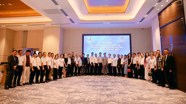 Các đại biểu chụp ảnh lưu niệm tại lễ ký kết hợp tác. Các đại biểu chụp ảnh lưu niệm tại lễ ký kết hợp tác.