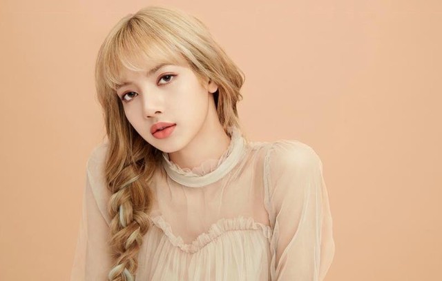 Ngoại hình biến đổi gây sốc của “búp bê Thái”: Lúc xinh như nàng thơ, khi hở bạo khiến cả thế giới tranh cãi- Ảnh 16.