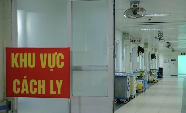 Thành phố Hồ Chí Minh siết chặt phòng dịch tại bệnh viện trước biến chủng Omicron XEC- Ảnh 1. Thành phố Hồ Chí Minh siết chặt phòng dịch tại bệnh viện trước biến chủng Omicron XEC- Ảnh 1.