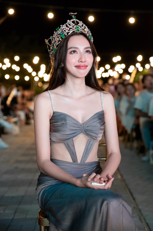 Sen Vàng dừng hợp đồng với Hoa hậu Thuỳ Tiên- Ảnh 1. Sen Vàng dừng hợp đồng với Hoa hậu Thuỳ Tiên- Ảnh 1.