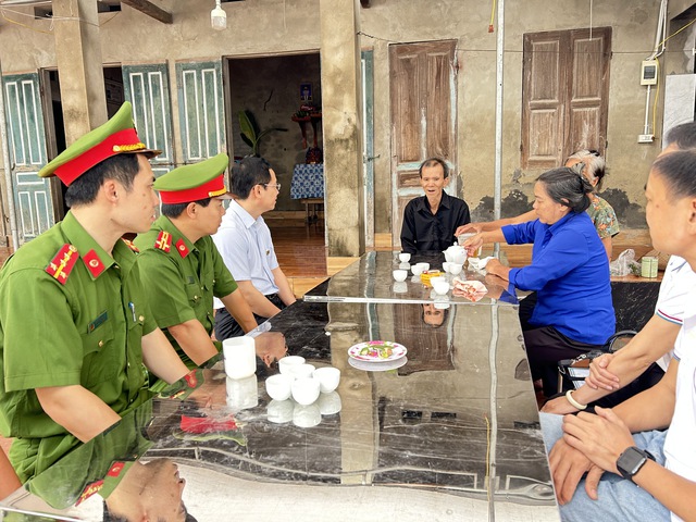 Hiệp hội Phòng cháy chữa cháy và Cứu nạn cứu hộ Việt Nam tri ân người thanh niên dũng cảm cứu 4 học sinh đuối nước tại Phú Thọ- Ảnh 1. Hiệp hội Phòng cháy chữa cháy và Cứu nạn cứu hộ Việt Nam tri ân người thanh niên dũng cảm cứu 4 học sinh đuối nước tại Phú Thọ- Ảnh 1.