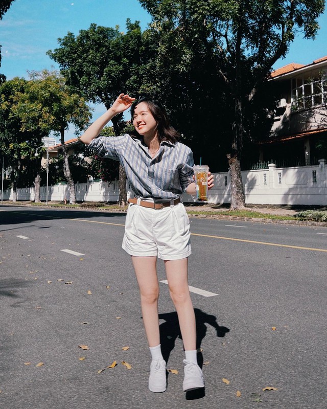 Mùa hè là phải mặc đồ trắng, muốn sành điệu với kiểu trang phục này thì tham khảo Hải Tú- Ảnh 6. Mùa hè là phải mặc đồ trắng, muốn sành điệu với kiểu trang phục này thì tham khảo Hải Tú- Ảnh 6.