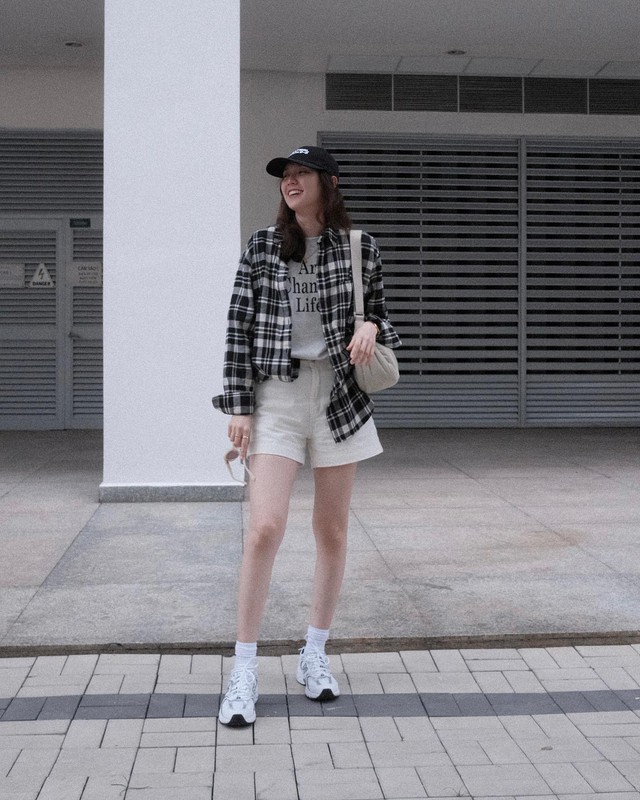 Mùa hè là phải mặc đồ trắng, muốn sành điệu với kiểu trang phục này thì tham khảo Hải Tú- Ảnh 4. Mùa hè là phải mặc đồ trắng, muốn sành điệu với kiểu trang phục này thì tham khảo Hải Tú- Ảnh 4.