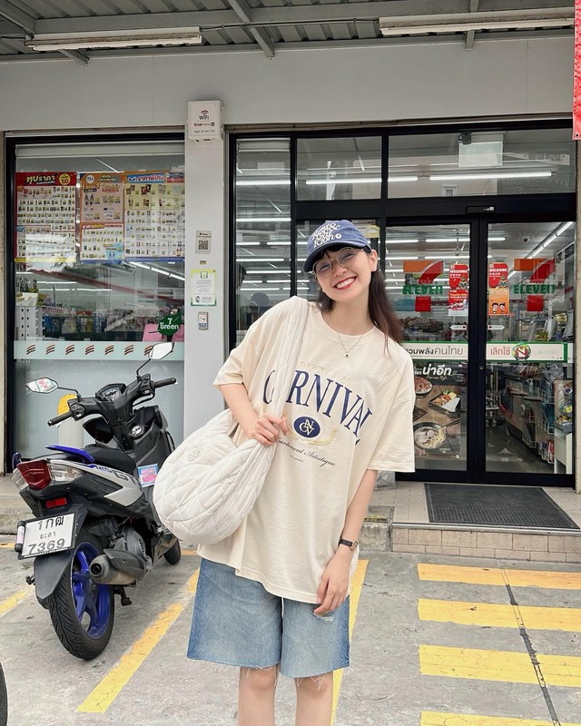 Mùa hè là phải mặc đồ trắng, muốn sành điệu với kiểu trang phục này thì tham khảo Hải Tú- Ảnh 3. Mùa hè là phải mặc đồ trắng, muốn sành điệu với kiểu trang phục này thì tham khảo Hải Tú- Ảnh 3.