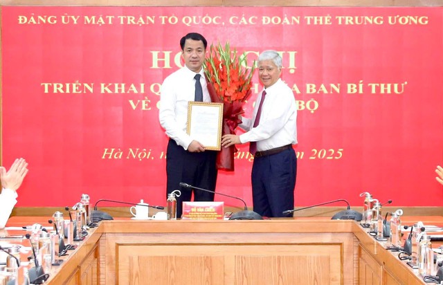 Đồng chí Ngô Văn Cương giữ chức Phó Bí thư chuyên trách Đảng ủy Mặt trận Tổ quốc, các đoàn thể Trung ương- Ảnh 1. Đồng chí Ngô Văn Cương giữ chức Phó Bí thư chuyên trách Đảng ủy Mặt trận Tổ quốc, các đoàn thể Trung ương- Ảnh 1.