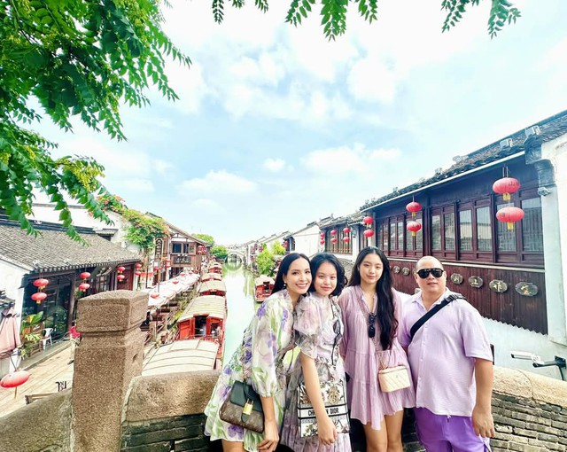 Suti - công chúa nhỏ của "Bố ơi, mình đi đâu thế?" đến thiếu nữ tuổi 17: Nhan sắc nổi bật, chơi golf để duy trì vóc dáng- Ảnh 4. Suti - công chúa nhỏ của "Bố ơi, mình đi đâu thế?" đến thiếu nữ tuổi 17: Nhan sắc nổi bật, chơi golf để duy trì vóc dáng- Ảnh 4.