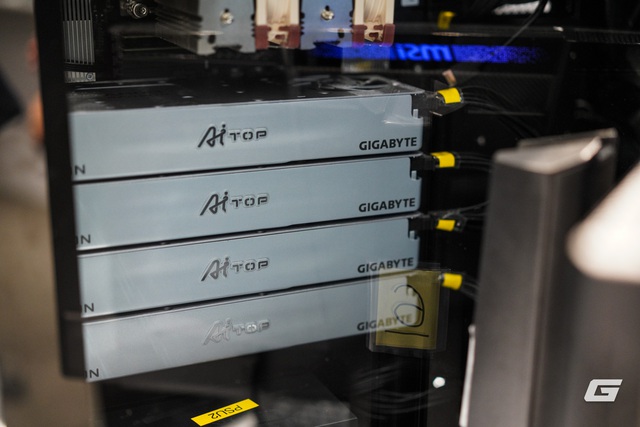 AMD 'tăng ga' trong cuộc đua AI, cung cấp phần cứng đáp ứng nhu cầu trí tuệ nhân tạo cho cả nhà phát triển lẫn người dùng- Ảnh 10. AMD 'tăng ga' trong cuộc đua AI, cung cấp phần cứng đáp ứng nhu cầu trí tuệ nhân tạo cho cả nhà phát triển lẫn người dùng- Ảnh 10.