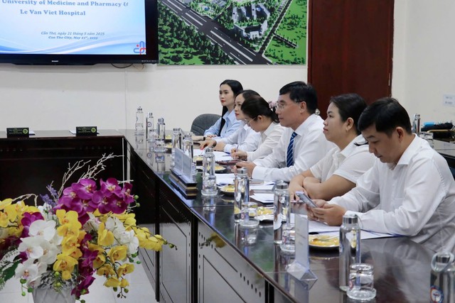 Bệnh viện Lê Văn Việt ký kết hợp tác với Trường Đại học Y Dược Cần Thơ: Chung tay vì mục tiêu đào tạo và phục vụ cộng đồng- Ảnh 4. Bệnh viện Lê Văn Việt ký kết hợp tác với Trường Đại học Y Dược Cần Thơ: Chung tay vì mục tiêu đào tạo và phục vụ cộng đồng- Ảnh 4.