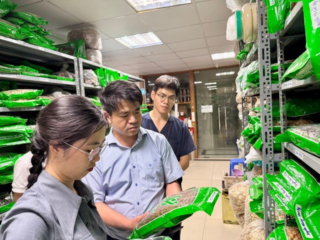 Bộ Y tế tổ chức các đoàn kiểm tra đột xuất trong tháng cao điểm chống hàng giả, gian lận trong lĩnh vực y tế- Ảnh 2. Bộ Y tế tổ chức các đoàn kiểm tra đột xuất trong tháng cao điểm chống hàng giả, gian lận trong lĩnh vực y tế- Ảnh 2.