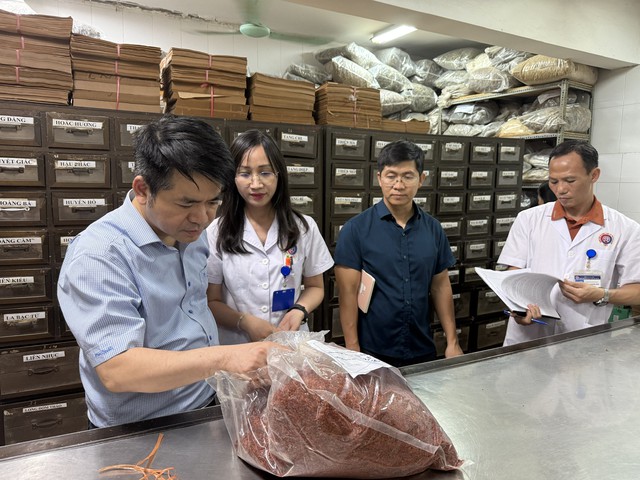 Bộ Y tế tổ chức các đoàn kiểm tra đột xuất trong tháng cao điểm chống hàng giả, gian lận trong lĩnh vực y tế- Ảnh 1. Bộ Y tế tổ chức các đoàn kiểm tra đột xuất trong tháng cao điểm chống hàng giả, gian lận trong lĩnh vực y tế- Ảnh 1.