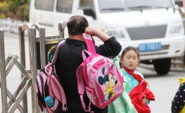 Giáo viên 30 năm nói thẳng: Nhìn bóng lưng của học sinh khi đến trường, tôi biết ngay tương lai em nào sáng hay tối- Ảnh 2.