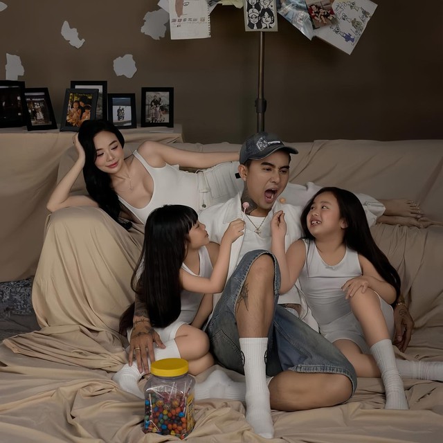 Nam ca sĩ nổi tiếng đăng loạt ảnh thương 2 con riêng của bạn gái lỡ một lần đò như con ruột- Ảnh 3. Nam ca sĩ nổi tiếng đăng loạt ảnh thương 2 con riêng của bạn gái lỡ một lần đò như con ruột- Ảnh 3.