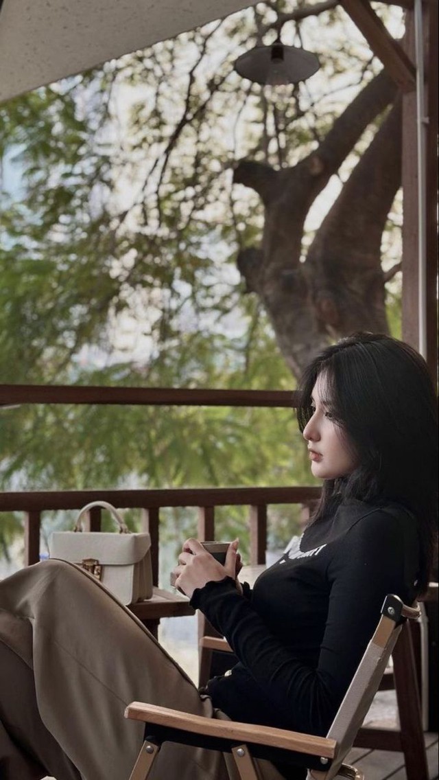 Anh hàng xóm suốt ngày lêu lổng rủ chồng tôi nhậu nhẹt, thấy tôi gọi chồng về còn xui "cứ vả cho nó 1 phát giữa mặt là không bao giờ dám lèm bèm nữa!"- Ảnh 1. Anh hàng xóm suốt ngày lêu lổng rủ chồng tôi nhậu nhẹt, thấy tôi gọi chồng về còn xui "cứ vả cho nó 1 phát giữa mặt là không bao giờ dám lèm bèm nữa!"- Ảnh 1.