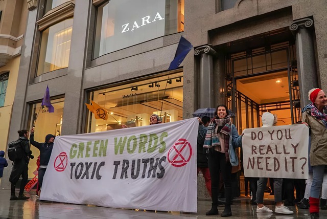 Zara, SHEIN, H&M: Tam giác fast fashion lớn nhất hành tinh làm "thời trang bền vững" hay chỉ là chiêu trò "tẩy xanh"- Ảnh 5. Zara, SHEIN, H&M: Tam giác fast fashion lớn nhất hành tinh làm "thời trang bền vững" hay chỉ là chiêu trò "tẩy xanh"- Ảnh 5.