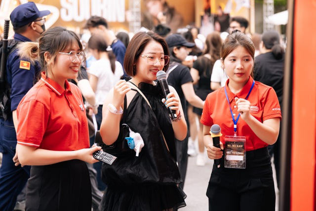 Đại hội công chúa, tiểu thư xúng xinh đi xem Hoàng tử SOOBIN hát- Ảnh 7. Đại hội công chúa, tiểu thư xúng xinh đi xem Hoàng tử SOOBIN hát- Ảnh 7.