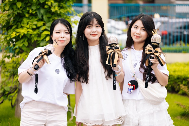 Đại hội công chúa, tiểu thư xúng xinh đi xem Hoàng tử SOOBIN hát- Ảnh 9. Đại hội công chúa, tiểu thư xúng xinh đi xem Hoàng tử SOOBIN hát- Ảnh 9.