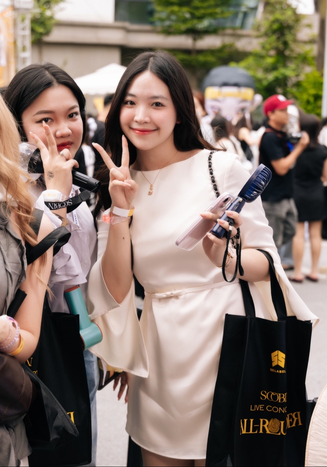 Đại hội công chúa, tiểu thư xúng xinh đi xem Hoàng tử SOOBIN hát- Ảnh 1. Đại hội công chúa, tiểu thư xúng xinh đi xem Hoàng tử SOOBIN hát- Ảnh 1.