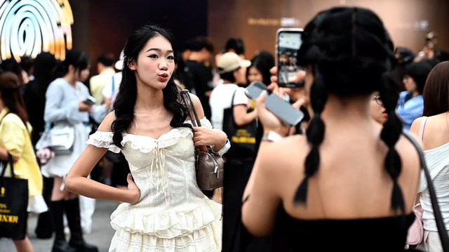 Đại hội công chúa, tiểu thư xúng xinh đi xem Hoàng tử SOOBIN hát- Ảnh 11. Đại hội công chúa, tiểu thư xúng xinh đi xem Hoàng tử SOOBIN hát- Ảnh 11.