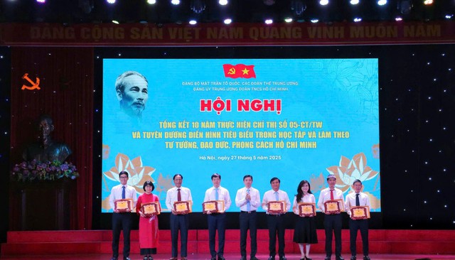 Đảng uỷ Trung ương Đoàn tổng kết 10 năm thực hiện Chỉ thị số 05-CT/TW và tuyên dương điển hình tiêu biểu- Ảnh 2. Đảng uỷ Trung ương Đoàn tổng kết 10 năm thực hiện Chỉ thị số 05-CT/TW và tuyên dương điển hình tiêu biểu- Ảnh 2.