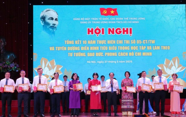 Đảng uỷ Trung ương Đoàn tổng kết 10 năm thực hiện Chỉ thị số 05-CT/TW và tuyên dương điển hình tiêu biểu- Ảnh 3. Đảng uỷ Trung ương Đoàn tổng kết 10 năm thực hiện Chỉ thị số 05-CT/TW và tuyên dương điển hình tiêu biểu- Ảnh 3.