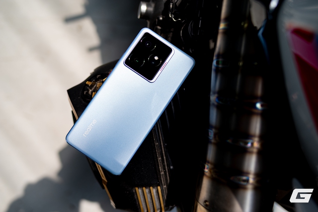 Cận cảnh chiếc điện thoại realme vừa ra mắt mang danh “flagship killer”- Ảnh 1. Cận cảnh chiếc điện thoại realme vừa ra mắt mang danh “flagship killer”- Ảnh 1.