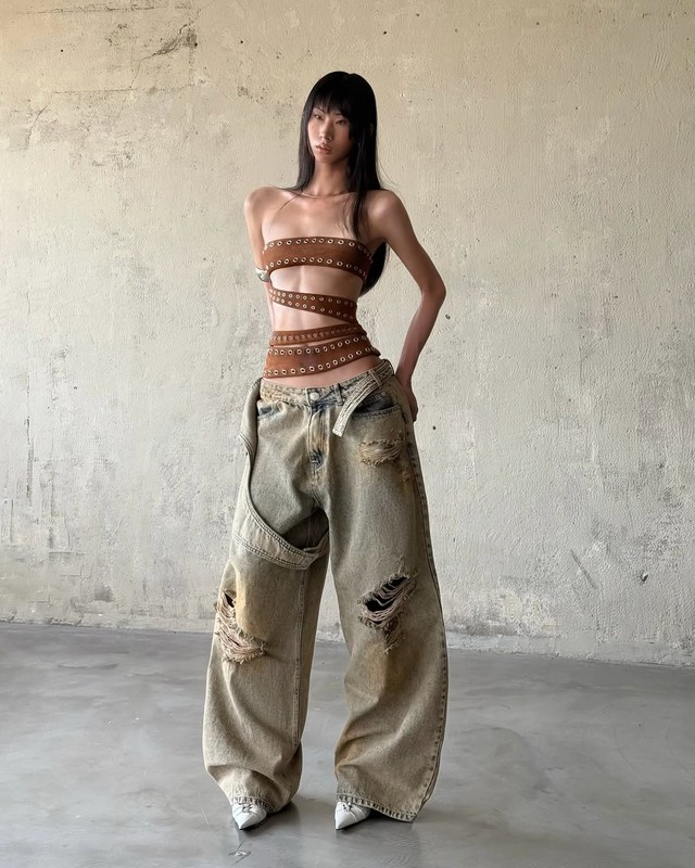 Cô gái có chiều cao khiêm tốn lại là IT Girl toàn cầu, chứng minh: Chỉ cần mặc đẹp, dẫu không cao thì người khác vẫn ngước nhìn!- Ảnh 18. Cô gái có chiều cao khiêm tốn lại là IT Girl toàn cầu, chứng minh: Chỉ cần mặc đẹp, dẫu không cao thì người khác vẫn ngước nhìn!- Ảnh 18.