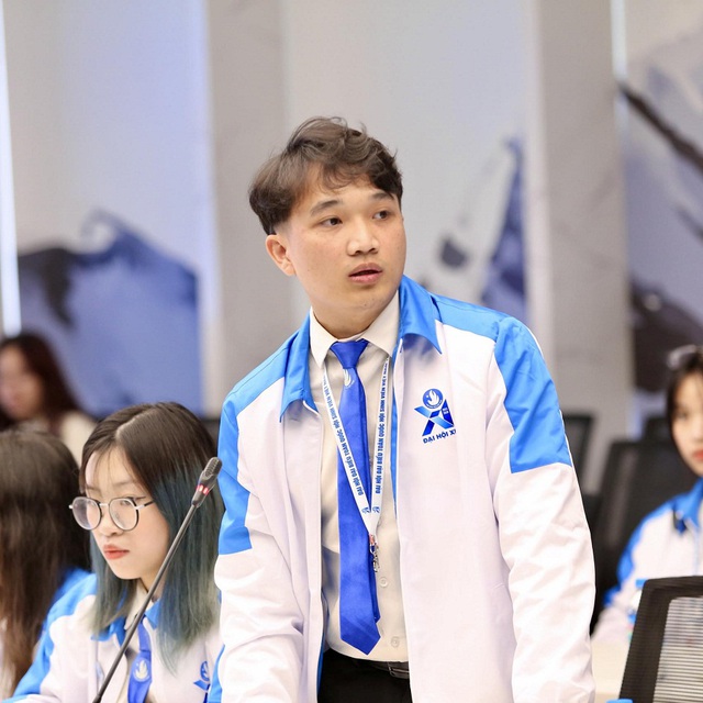 Đồng chí Nguyễn Đức Minh - Phó Chủ tịch Hội Sinh viên Đại học Kinh tế Quốc dân. Đồng chí Nguyễn Đức Minh - Phó Chủ tịch Hội Sinh viên Đại học Kinh tế Quốc dân.